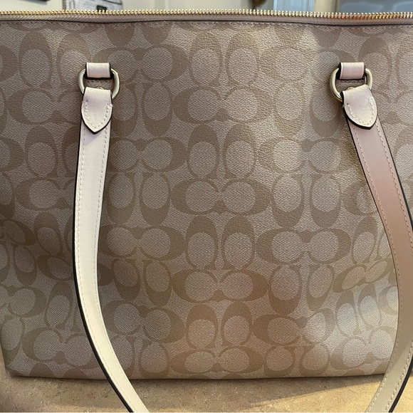 Coach Handbags - LIKE NEW Signature Coach canvas with smooth leather